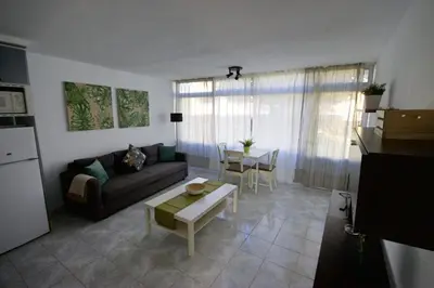 Zona de estar de Bonito apartamento 115 by CASAS COCODRILO
