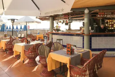 Un restaurante o sitio para comer en Stunning Views Guaranteed