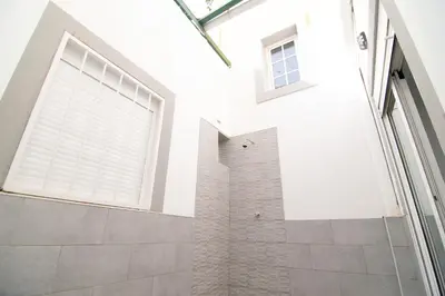 Un baño de The Safe Point Suites Castillo