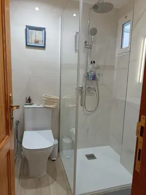Un baño de Casa cerca del campo y la ciudad