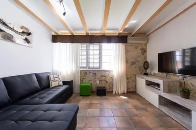 Una televisión o centro de entretenimiento en Casa Adara - Heated pool included
