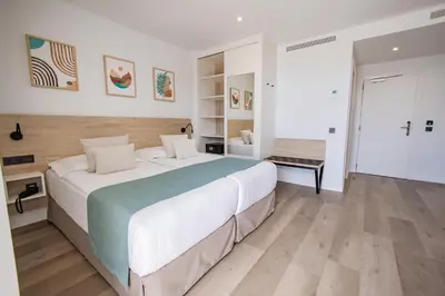 Cama o camas de una habitación en Servatur Hartaguna - Adults Only