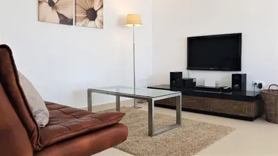 Una televisión o centro de entretenimiento en Casa La Vista - Bungalow with fantastic sea views