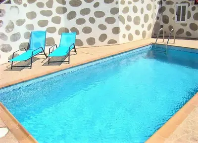 Piscina en o cerca de Las Casillas de Tasarte by Villas Rivero