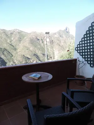 Vista general de una montaña o vista desde la casa o chalet