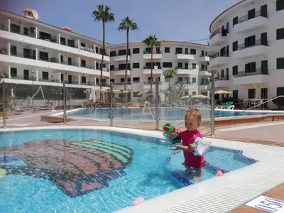 Piscina en o cerca de Canarian Havaii en Faluas
