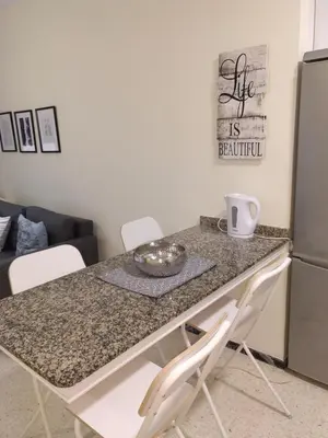 Una cocina o zona de cocina en Rosyshome102