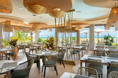 Un restaurante o sitio para comer en Hotel Riu Palace Maspalomas - Adults Only