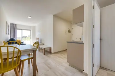 Una cocina o zona de cocina en 2 min Walk to Beach - Private Terrace - Some with Sea Views