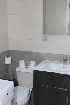 Un baño de Casa Feliz en el complejo Las Fresas