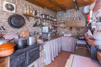 Una cocina o zona de cocina en Casa Pilar con piscina