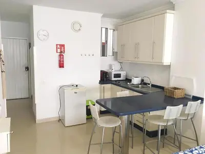 Una cocina o zona de cocina en Padre Cueto Beach Flat by Canary365