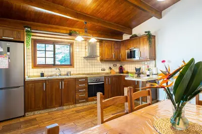Una cocina o zona de cocina en Las Cuevitas del Gamonal