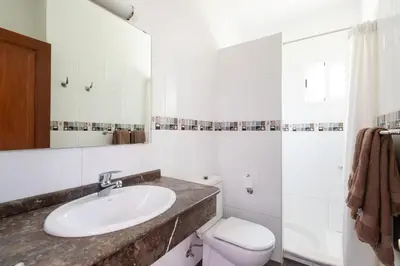 Un baño de Bungalows Cordial Macaro Beach