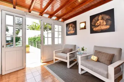 Zona de estar de Jacuzzi & Garden Holiday Home