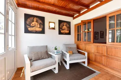 Zona de estar de Jacuzzi & Garden Holiday Home