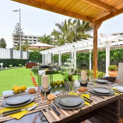 Jacuzzi & Garden Holiday Home