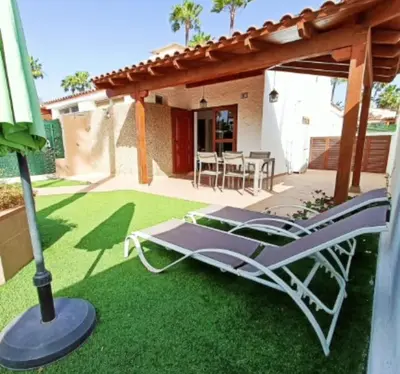 Un patio o zona al aire libre en Sonora Aircon Bungalow 90