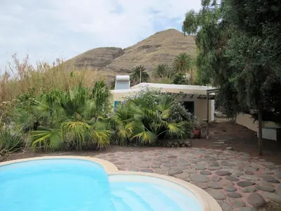 Piscina en o cerca de vivelorural Casa en risco de agaete con piscina
