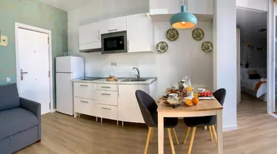 Una cocina o zona de cocina en Attic Penthouse Downtown Beach 1Gb Fibra