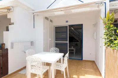Plano de bungalow with terrace near the beach