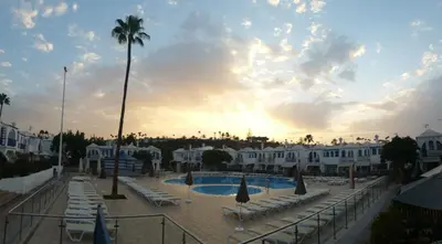 Piscina en o cerca de bungalow with terrace near the beach
