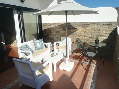 Zona de estar de NORTH CLIFF APARTMENT *The Ocean Beneath your Feet*