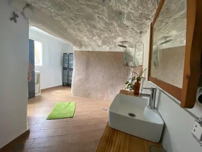 Un baño de Casas Cuevas Tecen Valsequillo