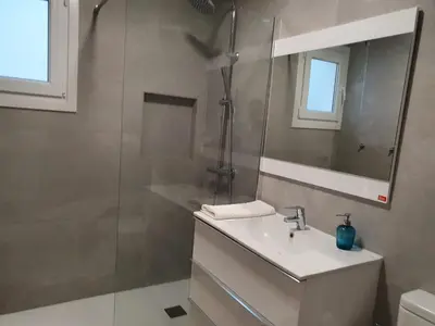 Un baño de JUST To SLEEP 2 BEDROOMS APARTMENTS