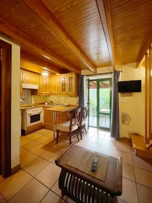 Una cocina o zona de cocina en Dúplex de invitados en medio del bosque
