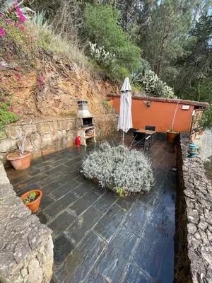 Jardín al aire libre en Dúplex de invitados en medio del bosque