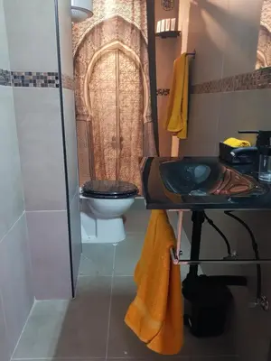 Un baño de La Naval 209, 5ºA - LONDRES -