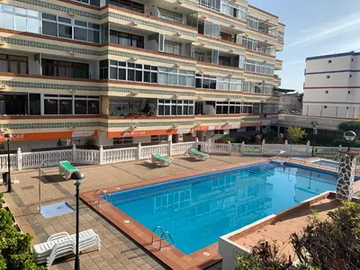 Piscina en o cerca de Calm, Cosy and Bright apartment renovated in playa del ingles- WiFi free