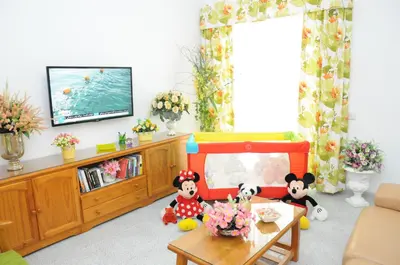 Una televisión o centro de entretenimiento en EmyCanarias Holiday Homes Vecindario