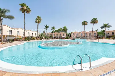 Piscina en o cerca de DUPLEX en PARAÍSO