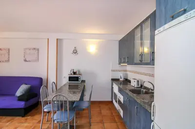 Una cocina o zona de cocina en VVROMPEOLAS