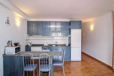 Una cocina o zona de cocina en VVROMPEOLAS