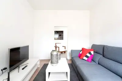 Una televisión o centro de entretenimiento en Charming House in Temisas with Parking and Air Conditioning