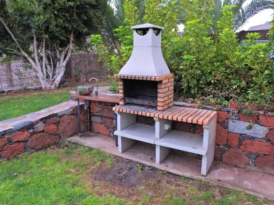 Barbacoa disponible para clientes en la casa o chalet