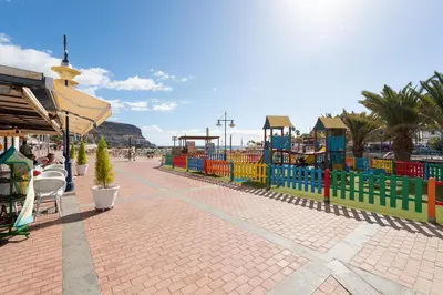Zona de juegos infantil en STUNNING APARTMENT FIRST LINE MOGAN PORT - GRAN CANARIA STAYS
