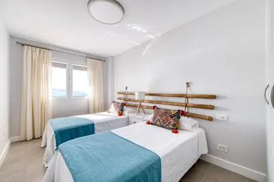 Cama o camas de una habitación en Living Las Canteras Homes - BRIGHT BEACHFRONT