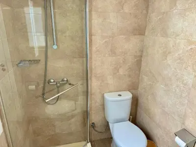 Un baño de Blanco 35 by SunHousesCanarias