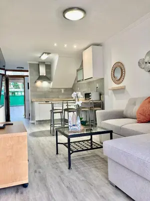 Una cocina o zona de cocina en Living Las Brisas Maspalomas Sunny MASPALOMAS