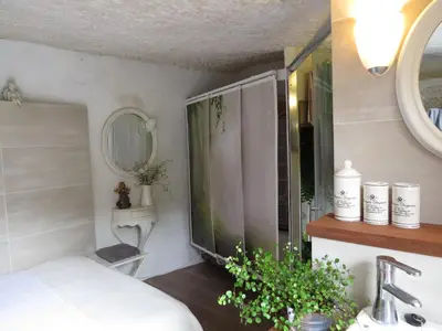 Un baño de La cueva de Ángel B&B