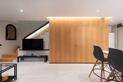 Una televisión o centro de entretenimiento en Sunset House in Meloneras by CanaryScape