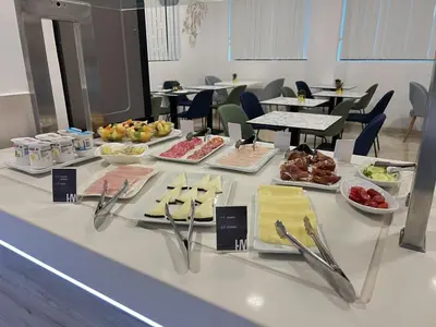 Comida en o cerca de este hotel