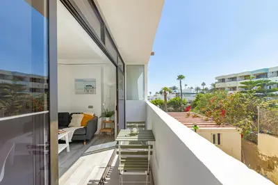 Un balcón o terraza de HORIZON VACATION HOME - Guest House Gran Canaria