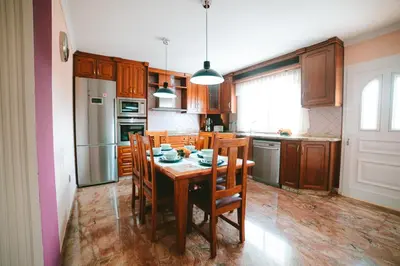 Una cocina o zona de cocina en Villa Morada Sonneland con piscina privada climatizada