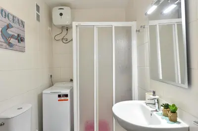 Un baño de Beach Apartment in Playa del Cura 323 by VillaGranCanaria
