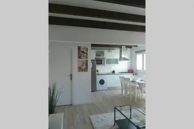 Una cocina o zona de cocina en la meliana